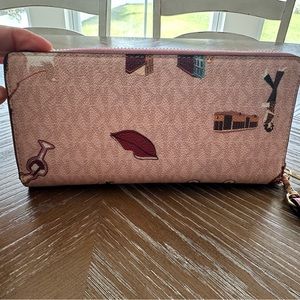 NWT Michael Kors Jet Set Girls LG Wallet wristlet